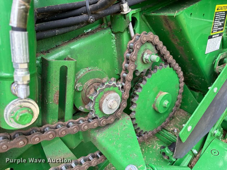 image for item LR9729 John Deere 560M  round baler
