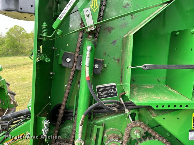 image for item LR9729 John Deere 560M  round baler