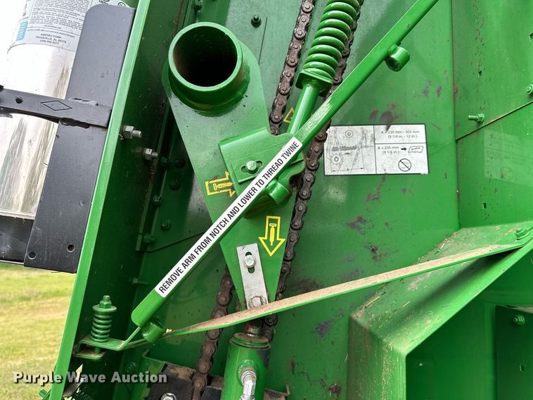 image for item LR9729 John Deere 560M  round baler