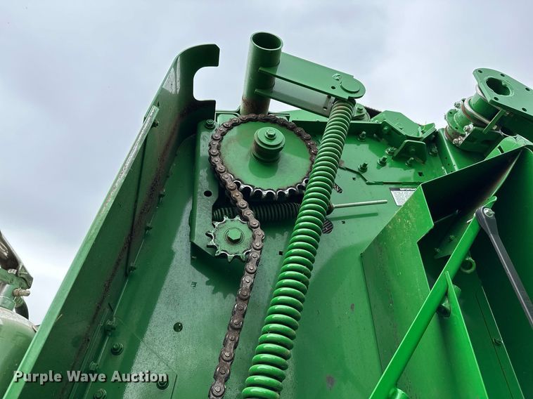 image for item LR9729 John Deere 560M  round baler