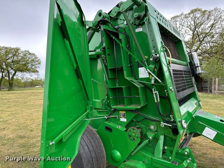 image for item LR9729 John Deere 560M  round baler