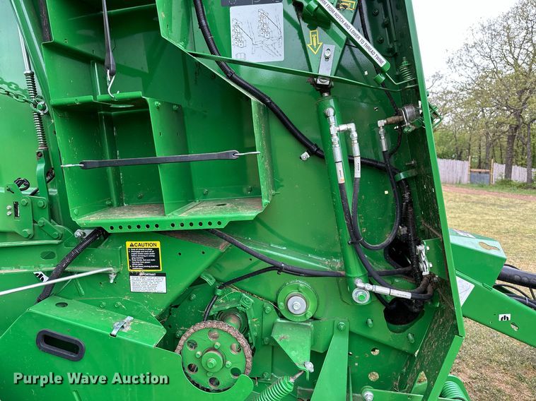 image for item LR9729 John Deere 560M  round baler