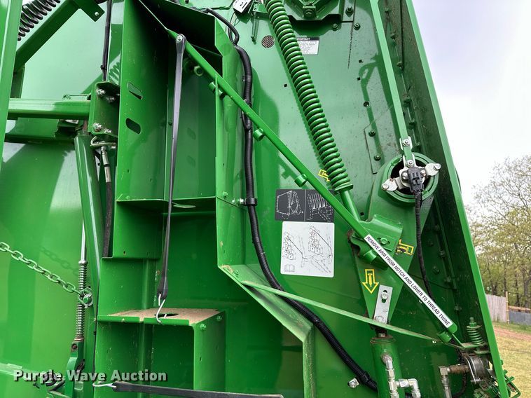 image for item LR9729 John Deere 560M  round baler