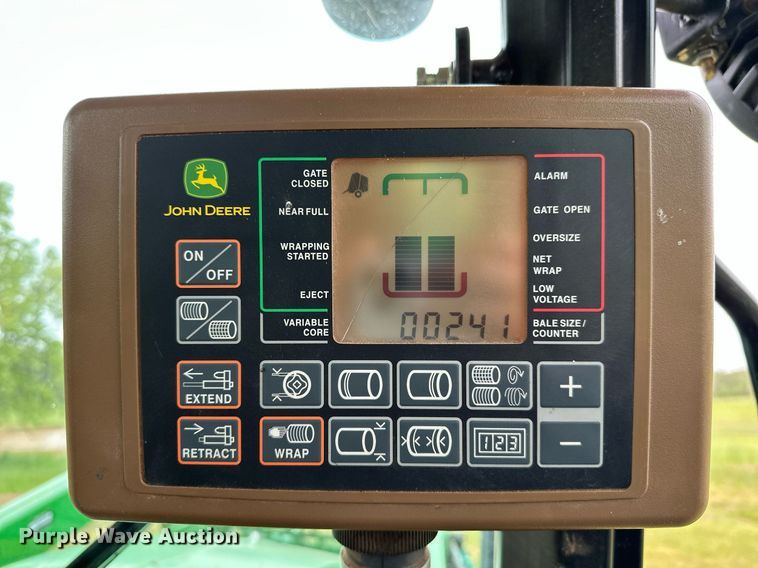 image for item LR9729 John Deere 560M  round baler