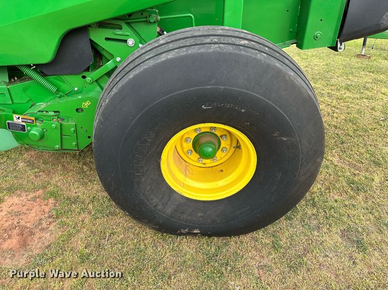 image for item LR9729 John Deere 560M  round baler