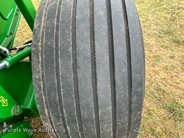 image for item LR9729 John Deere 560M  round baler