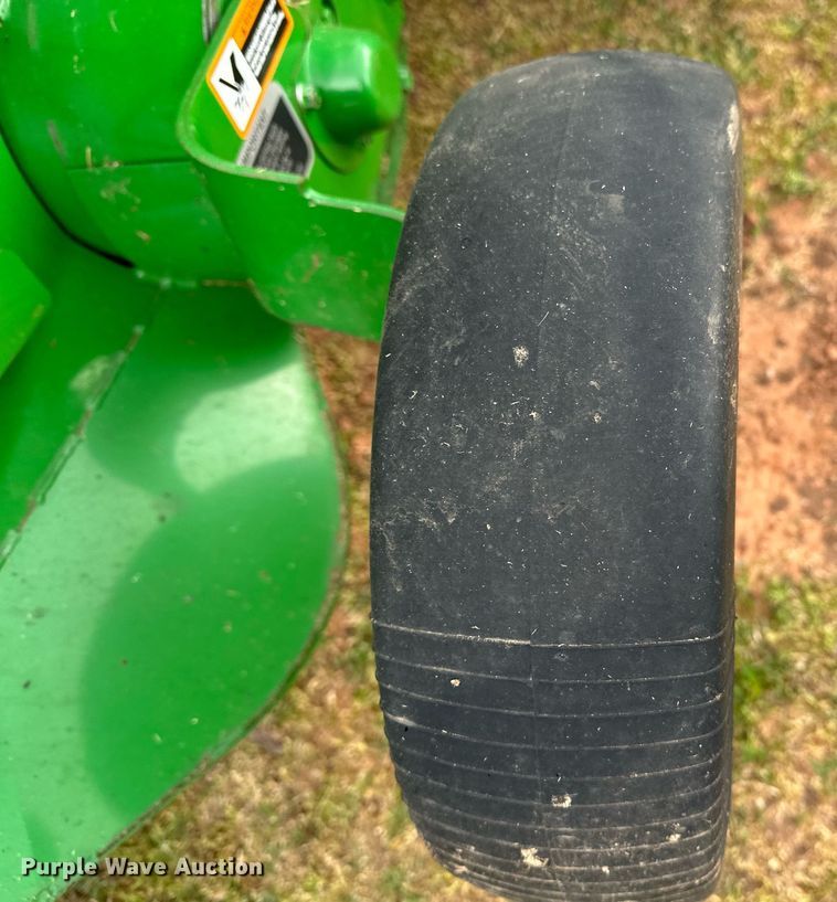 image for item LR9729 John Deere 560M  round baler