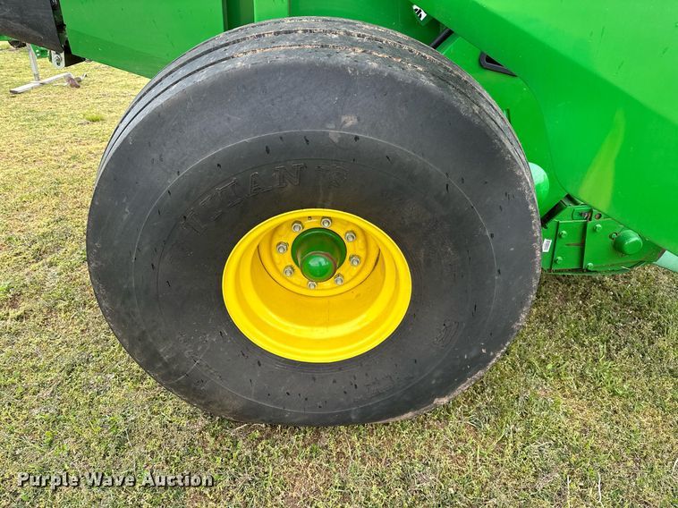 image for item LR9729 John Deere 560M  round baler