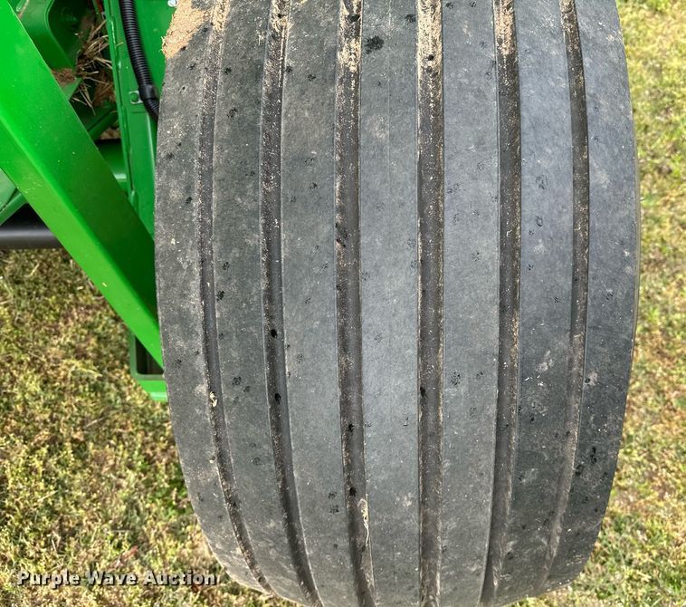 image for item LR9729 John Deere 560M  round baler