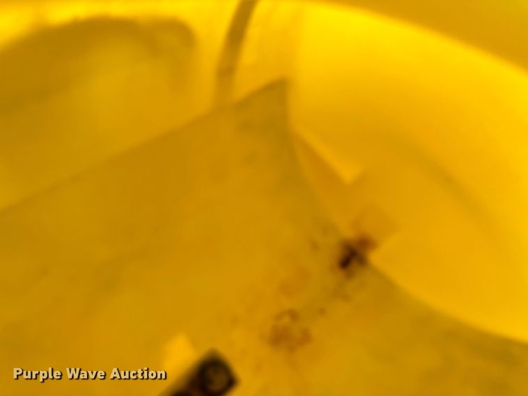 image for item LR9747 (2) Manco saddle tanks