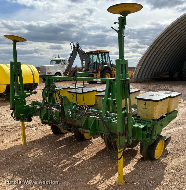 image for item LR9748 John Deere  no-till planter