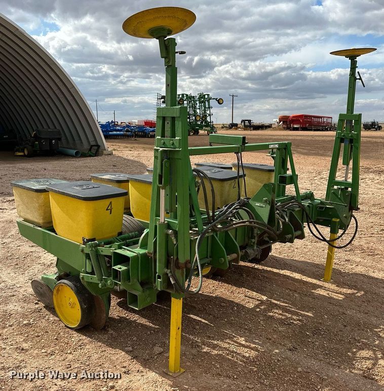 image for item LR9748 John Deere  no-till planter