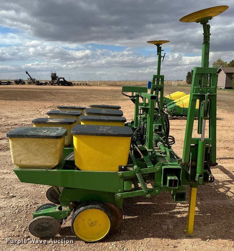 image for item LR9748 John Deere  no-till planter