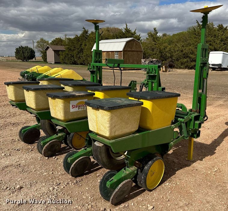 image for item LR9748 John Deere  no-till planter