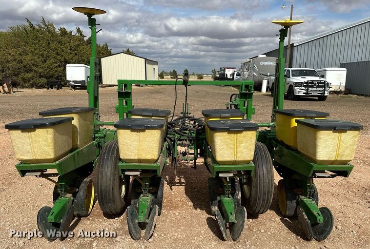 image for item LR9748 John Deere  no-till planter