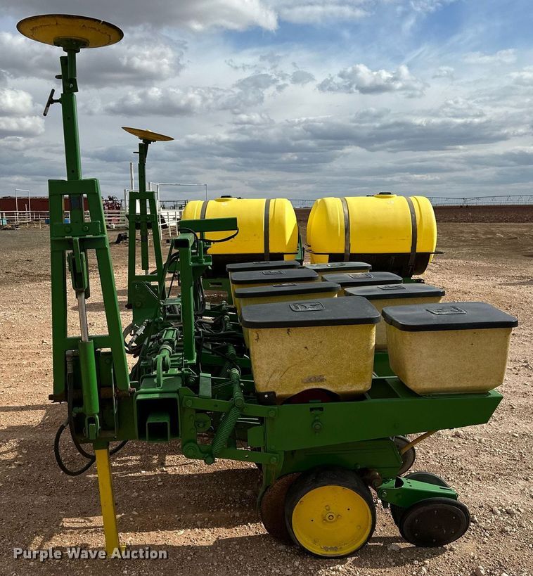 image for item LR9748 John Deere  no-till planter