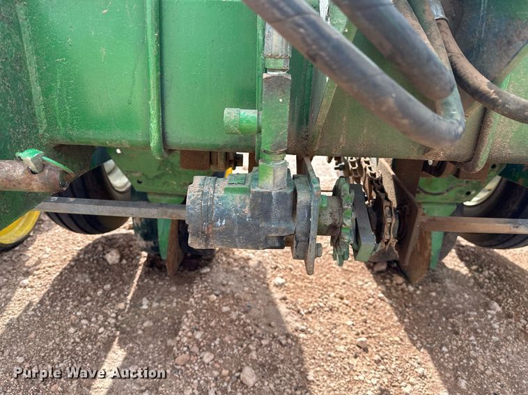 image for item LR9748 John Deere  no-till planter