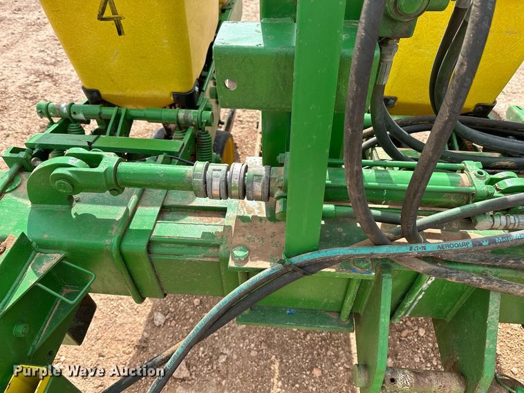 image for item LR9748 John Deere  no-till planter