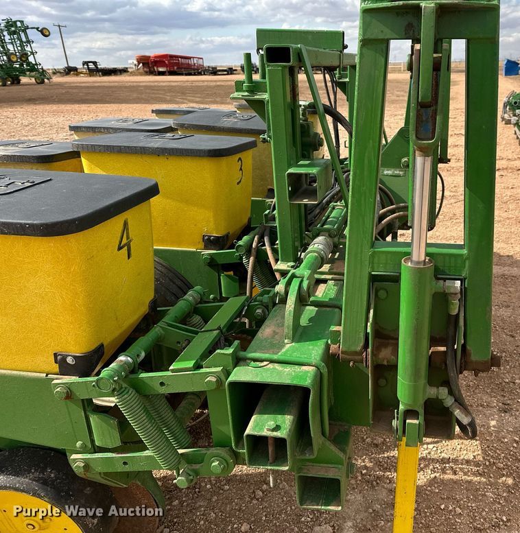 image for item LR9748 John Deere  no-till planter