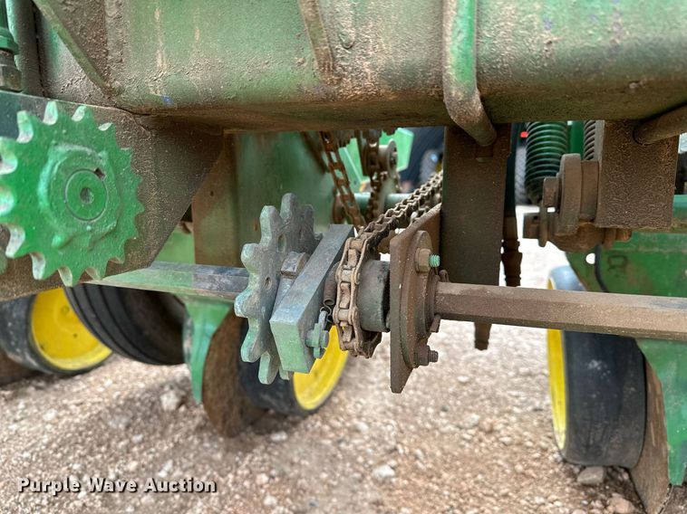 image for item LR9748 John Deere  no-till planter