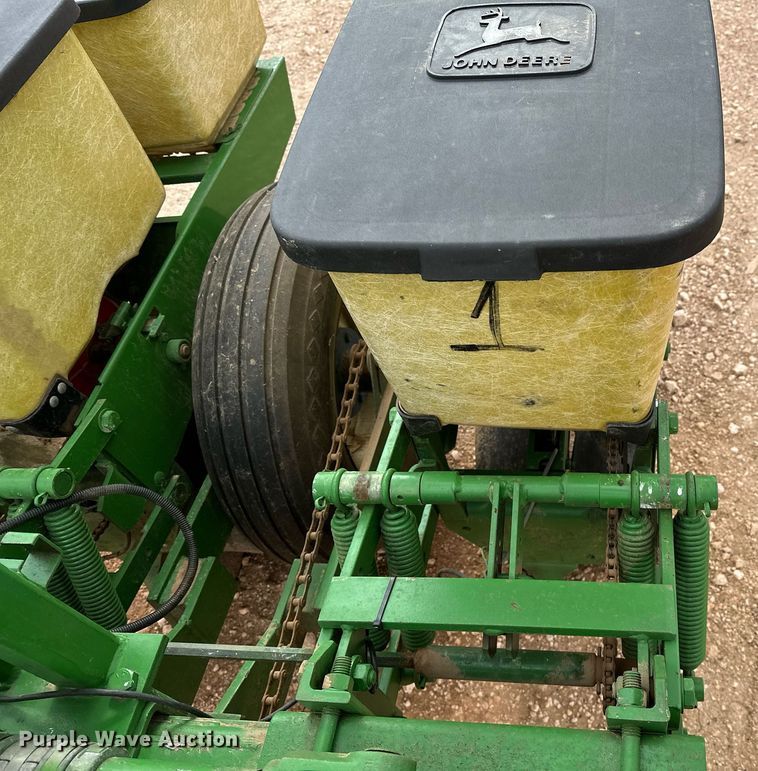 image for item LR9748 John Deere  no-till planter