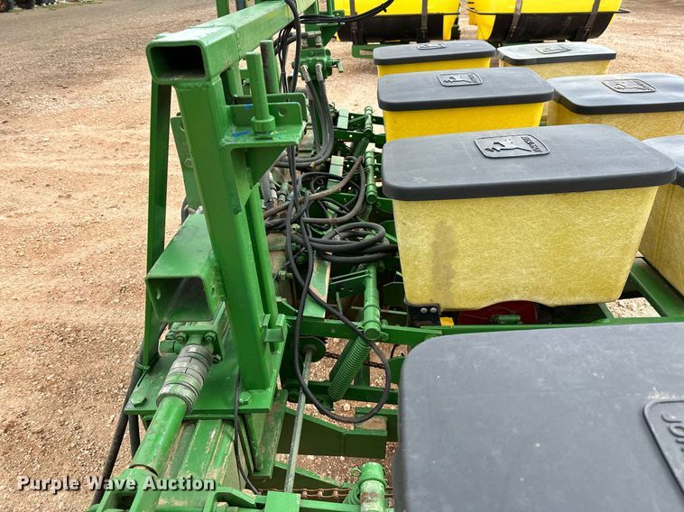 image for item LR9748 John Deere  no-till planter