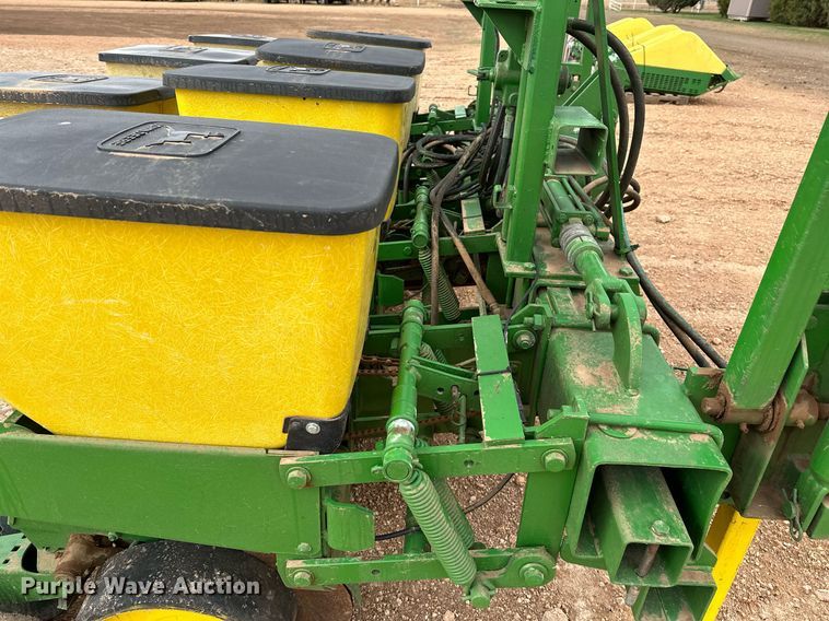 image for item LR9748 John Deere  no-till planter