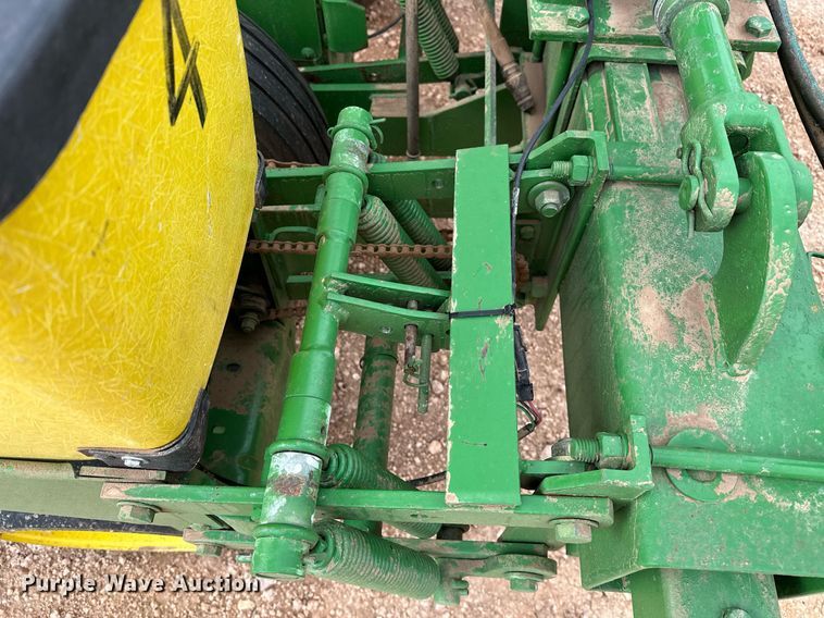 image for item LR9748 John Deere  no-till planter