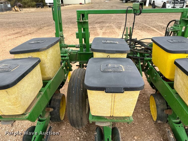 image for item LR9748 John Deere  no-till planter
