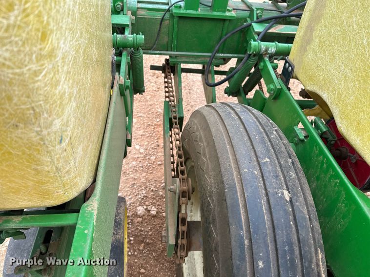 image for item LR9748 John Deere  no-till planter