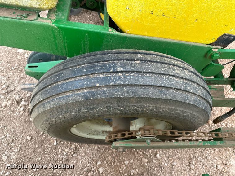 image for item LR9748 John Deere  no-till planter