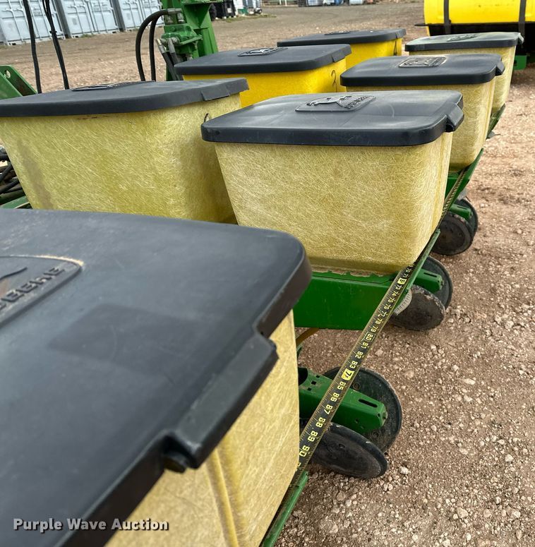 image for item LR9748 John Deere  no-till planter