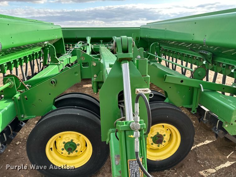 image for item LR9752 John Deere 455  grain drill