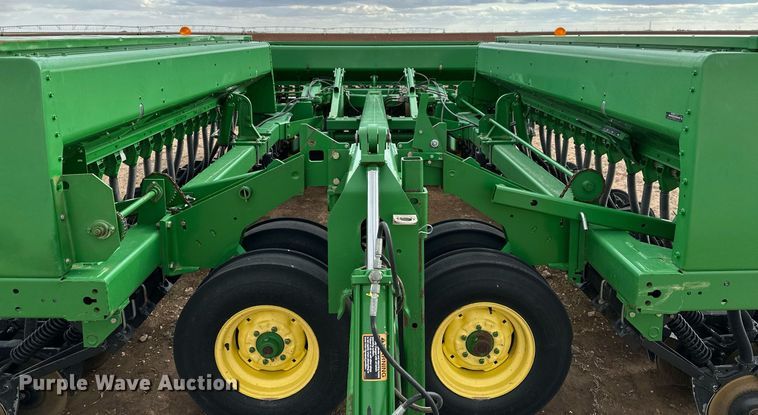 image for item LR9752 John Deere 455  grain drill