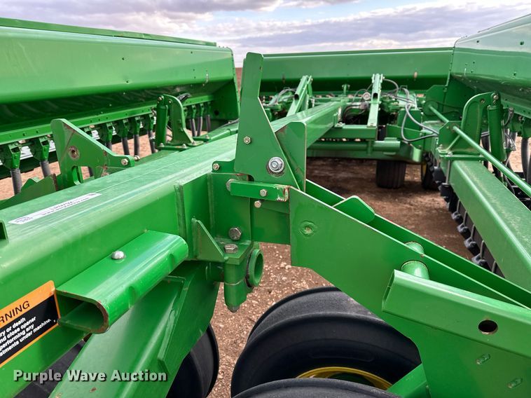 image for item LR9752 John Deere 455  grain drill