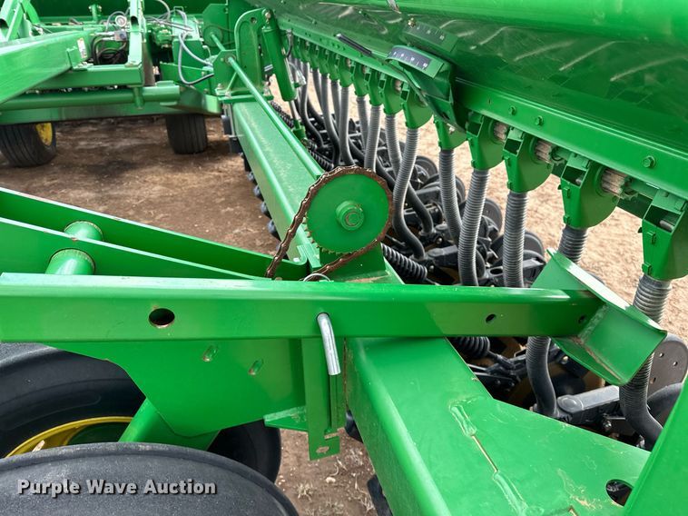 image for item LR9752 John Deere 455  grain drill