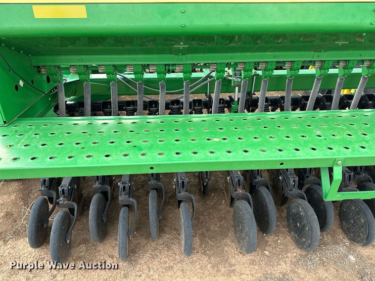 image for item LR9752 John Deere 455  grain drill