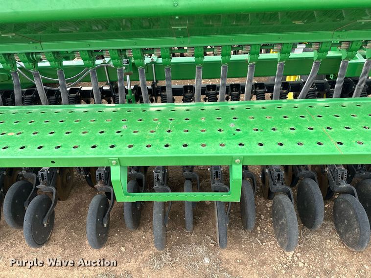 image for item LR9752 John Deere 455  grain drill
