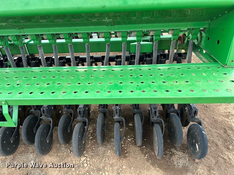 image for item LR9752 John Deere 455  grain drill
