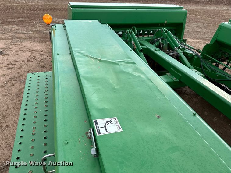 image for item LR9752 John Deere 455  grain drill