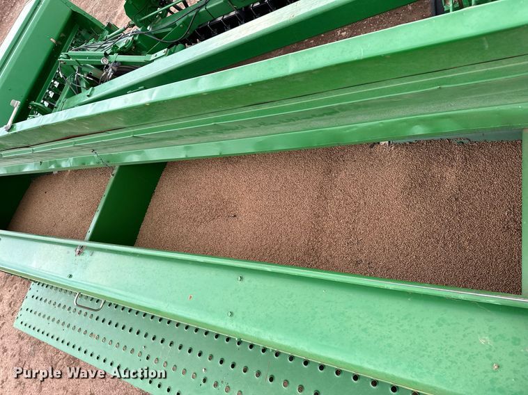 image for item LR9752 John Deere 455  grain drill