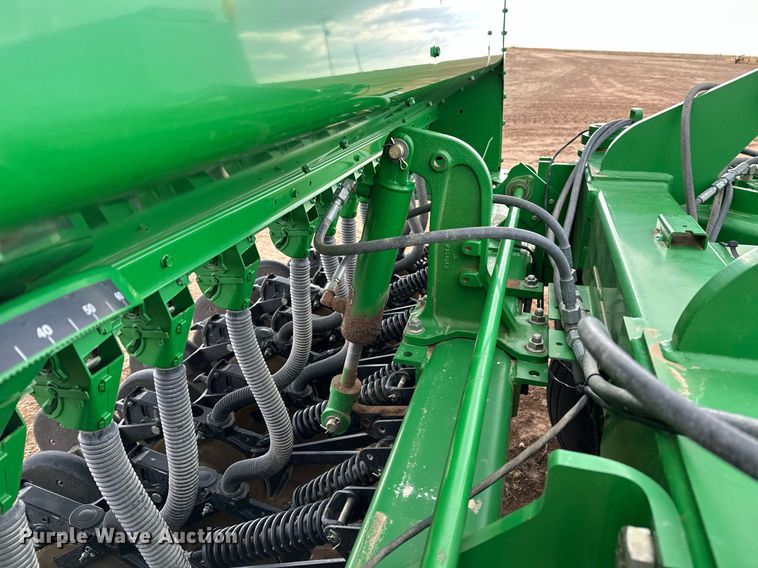 image for item LR9752 John Deere 455  grain drill