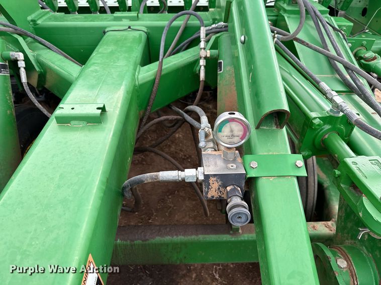 image for item LR9752 John Deere 455  grain drill