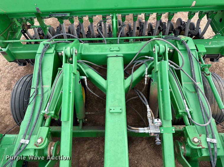 image for item LR9752 John Deere 455  grain drill