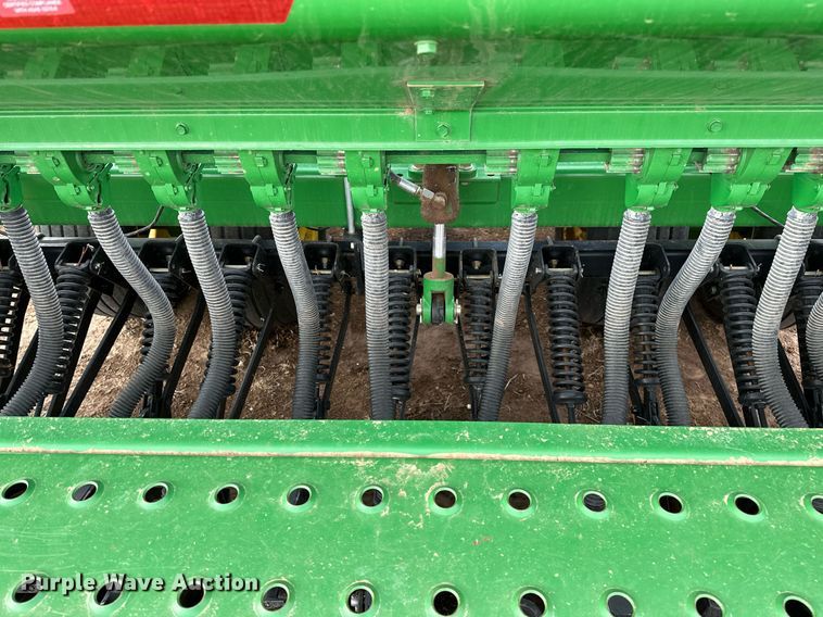 image for item LR9752 John Deere 455  grain drill