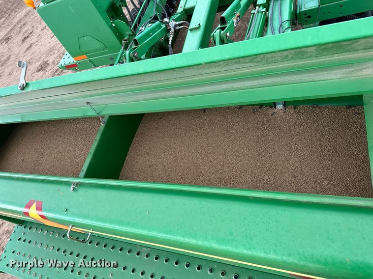image for item LR9752 John Deere 455  grain drill