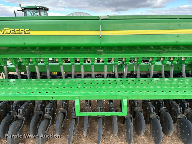 image for item LR9752 John Deere 455  grain drill