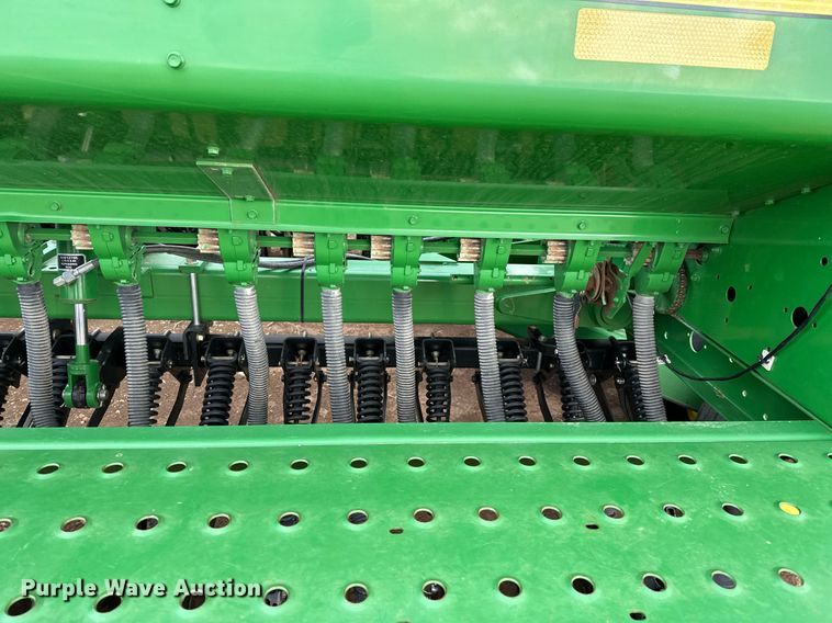 image for item LR9752 John Deere 455  grain drill