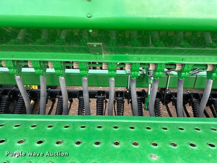 image for item LR9752 John Deere 455  grain drill