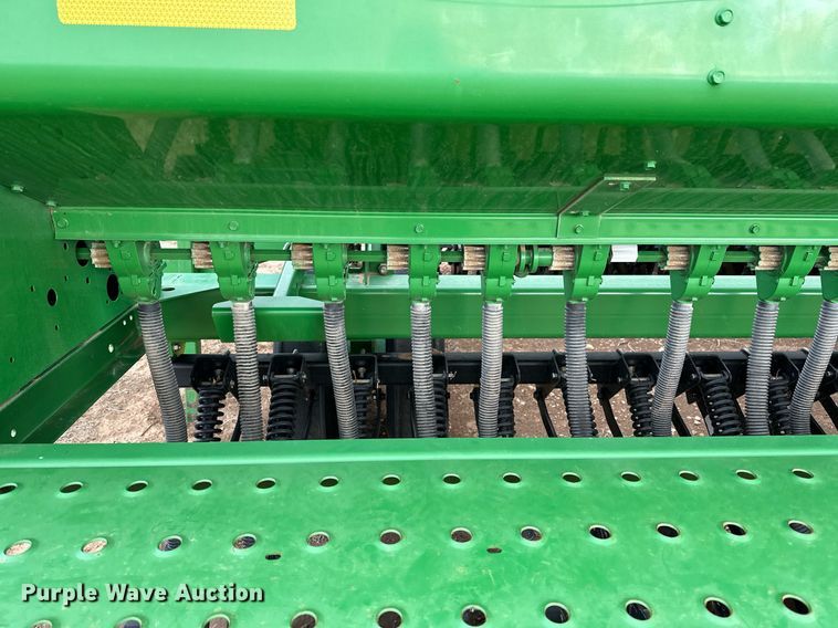 image for item LR9752 John Deere 455  grain drill
